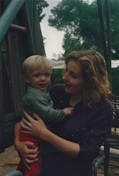 Alon mit seiner Mutter, 1991